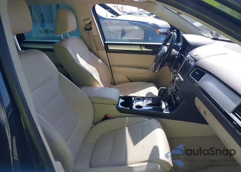 2014 Volkswagen Touareg 3.6L Sport from USA, damaged, VIN WVGEF9BP0ED008999